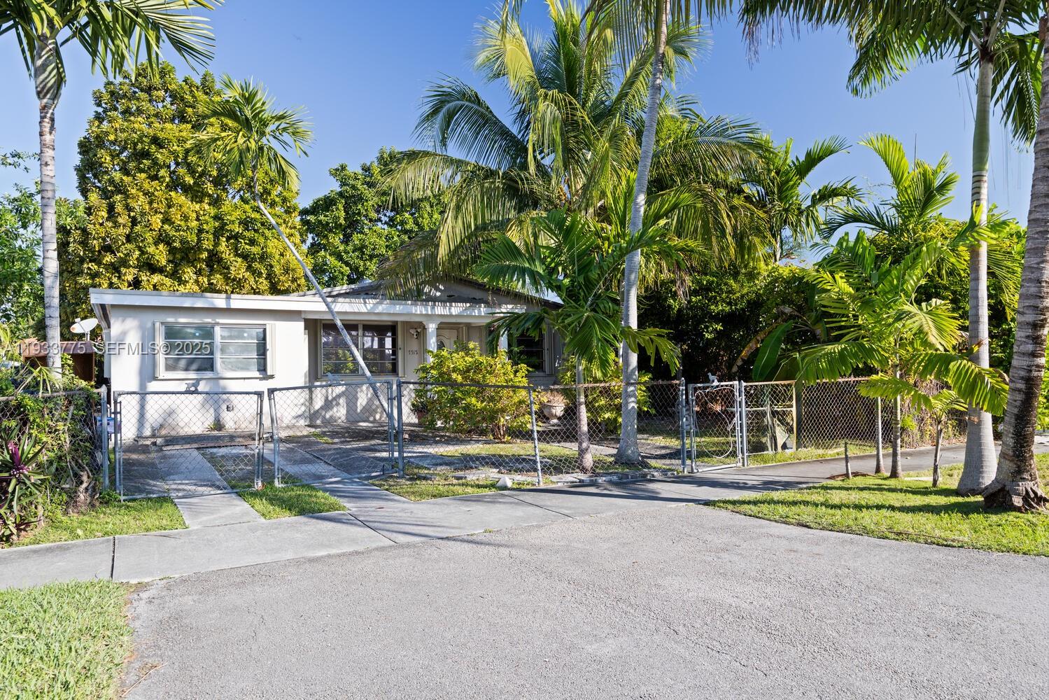 7515 SW 32nd St, Miami FL 33155