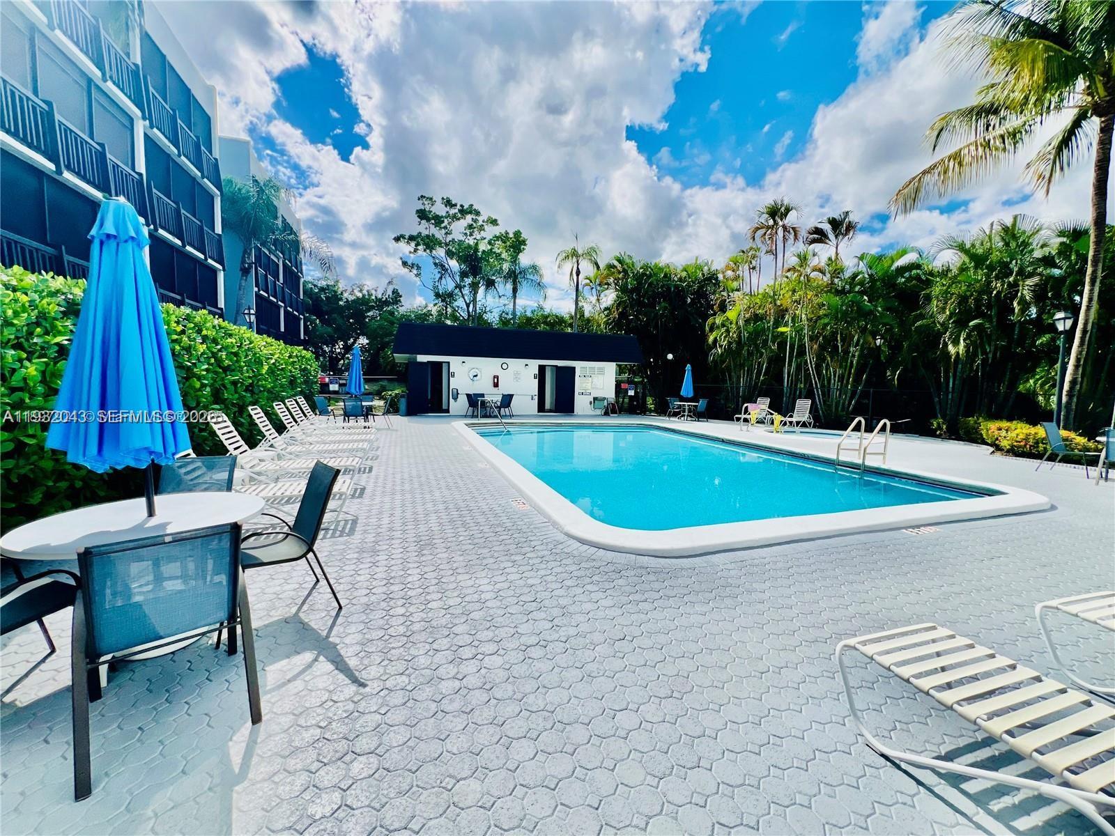 1021 Mockingbird Ln # 215, Plantation FL 33324