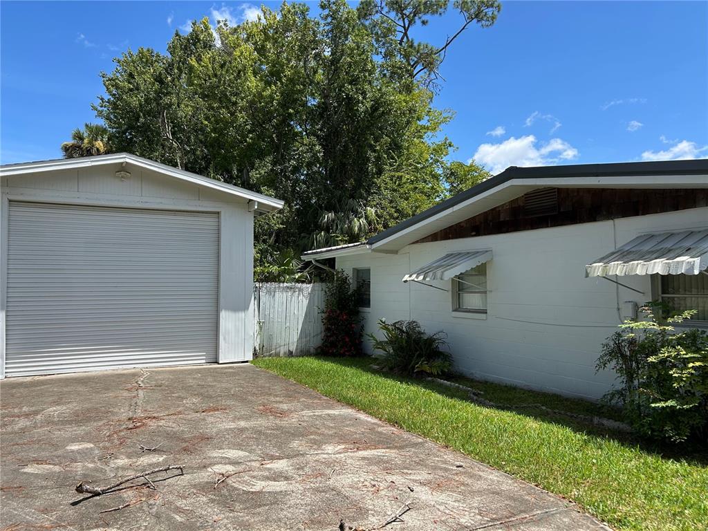 24121 ARMADILLO ROAD, ASTOR, FL — photo 4 of 12