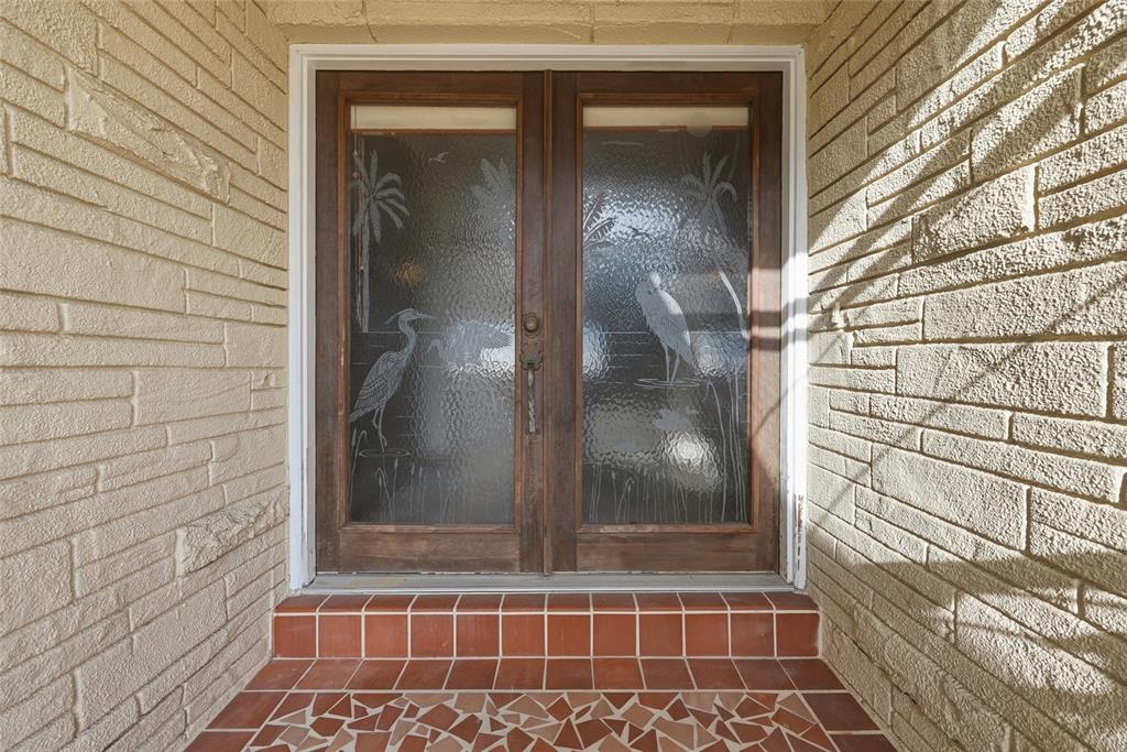 A front entryway features double wooden doors with etched glass panels and a tiled floor — 1401 SE PARADISE AVENUE, CRYSTAL RIVER, FL