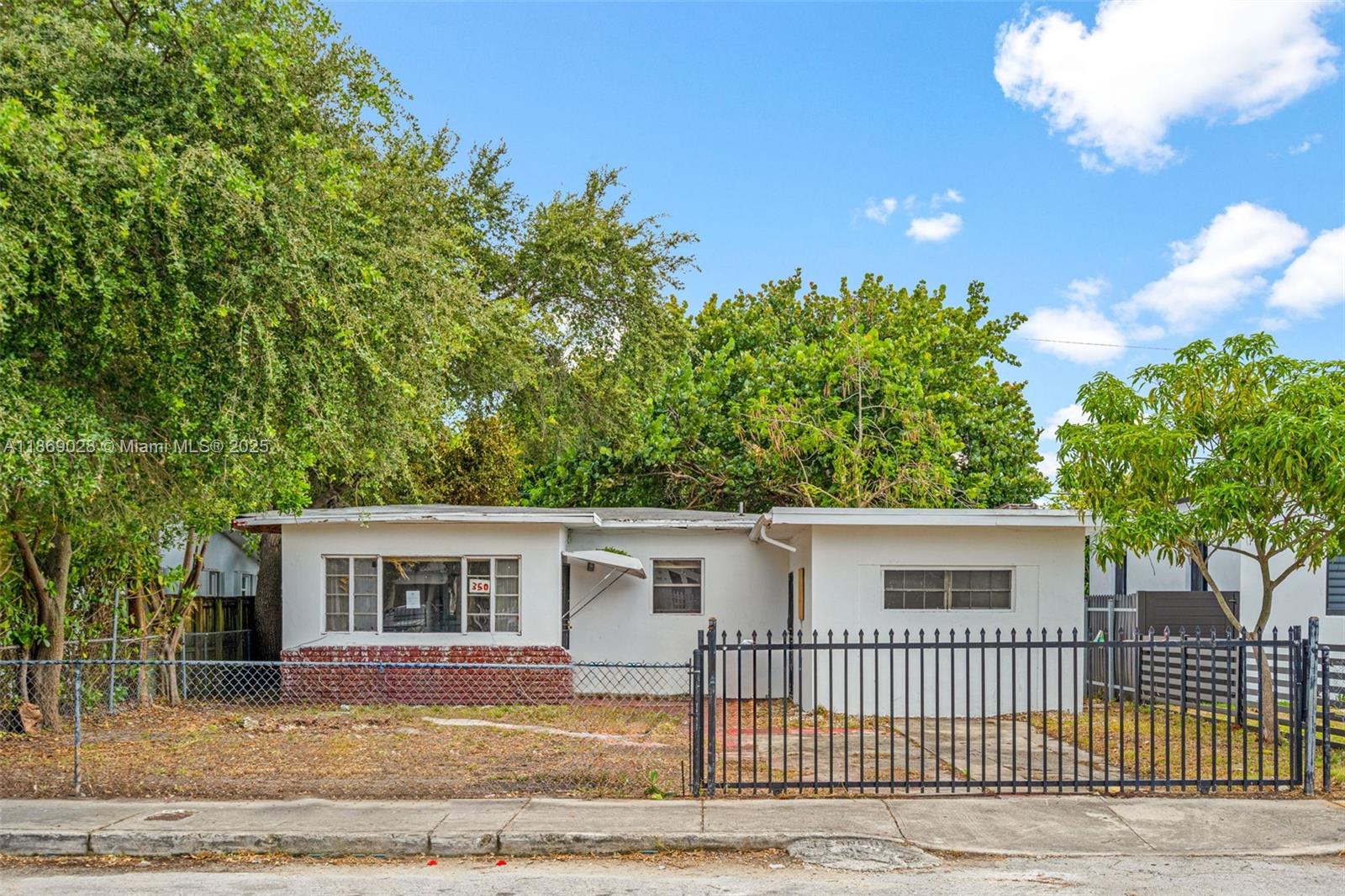 350 NW 45th St, Miami FL 33127