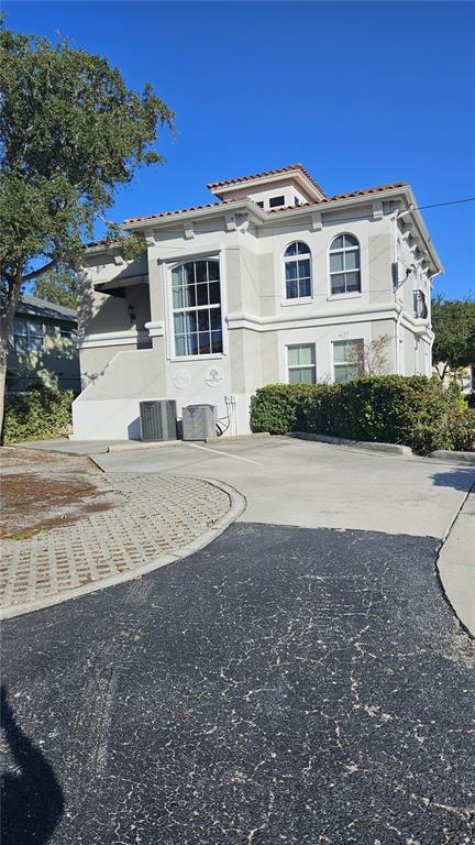 3001 W AZEELE STREET