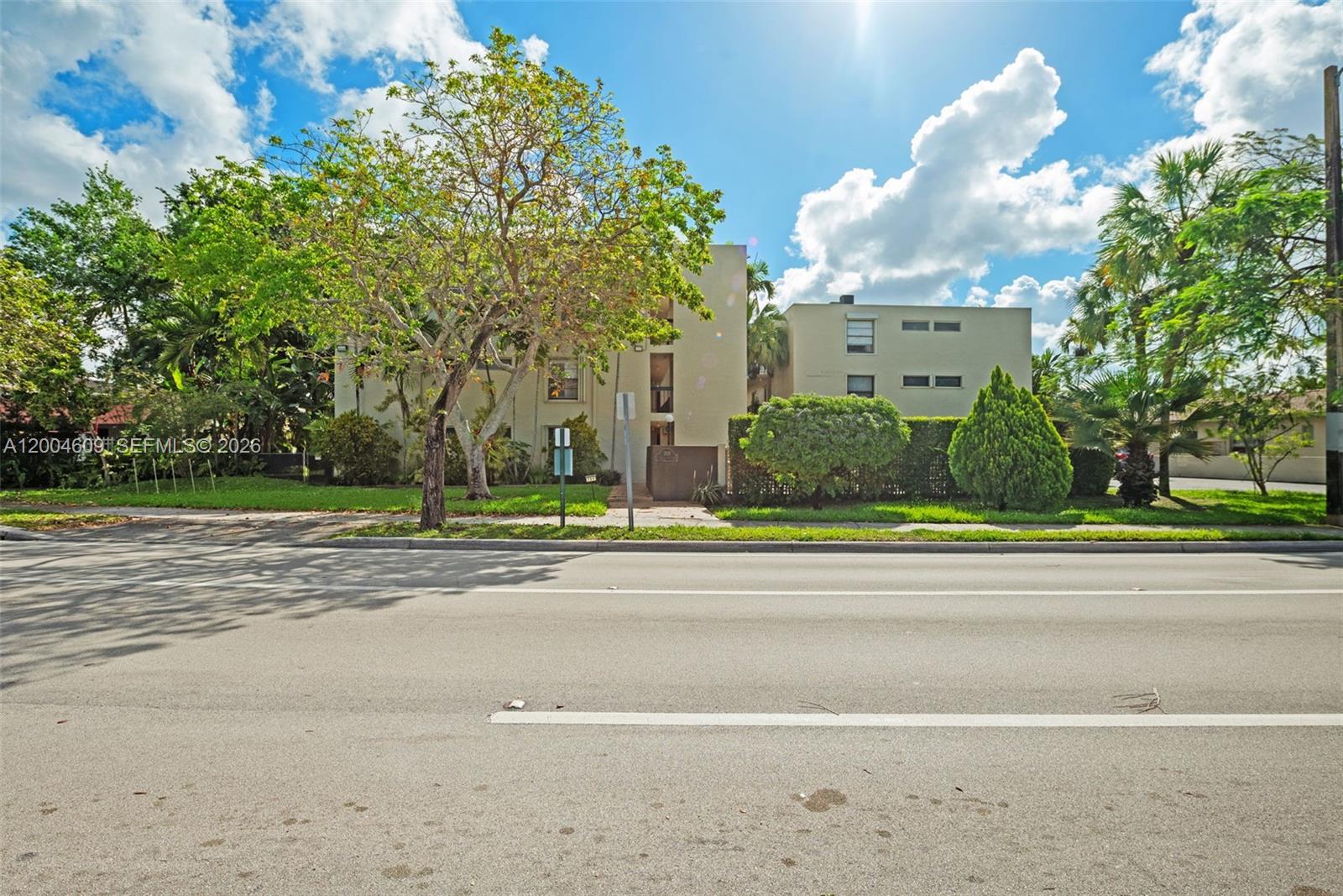 709 Curtiss Pkwy # 23, Miami Springs FL 33166