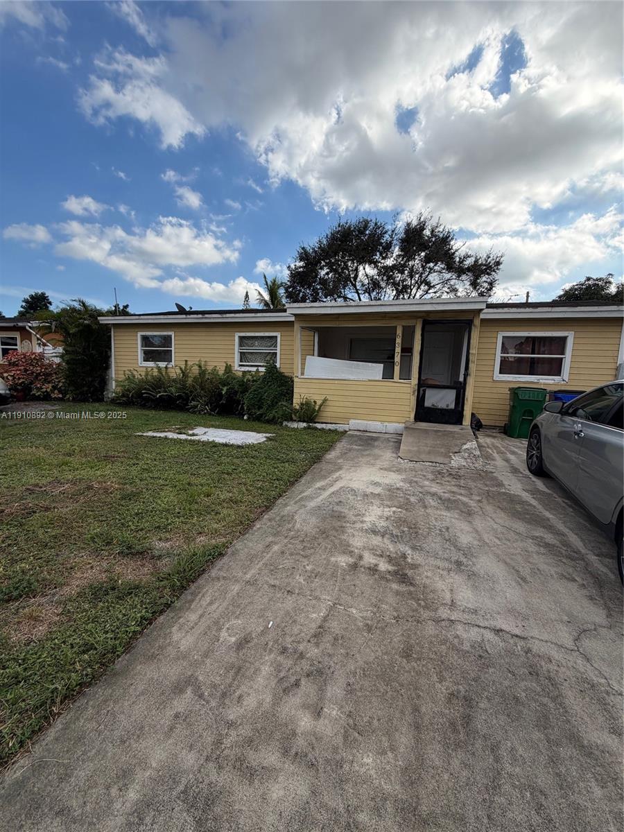 6370 SW 1st St, Margate FL 33068
