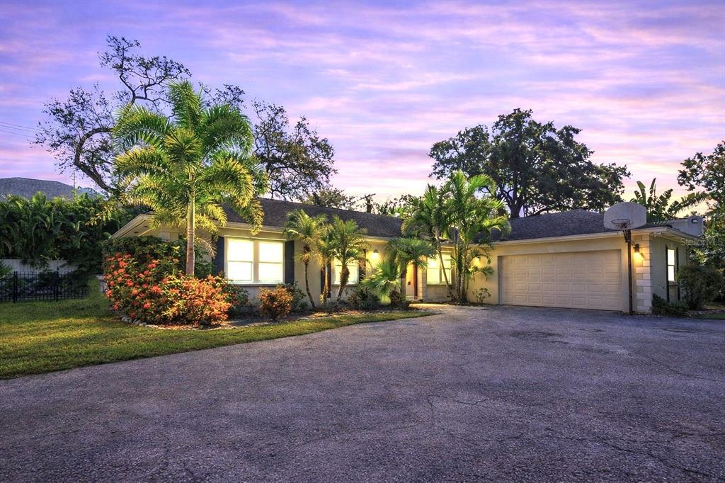 810 S WEST SHORE BOULEVARD