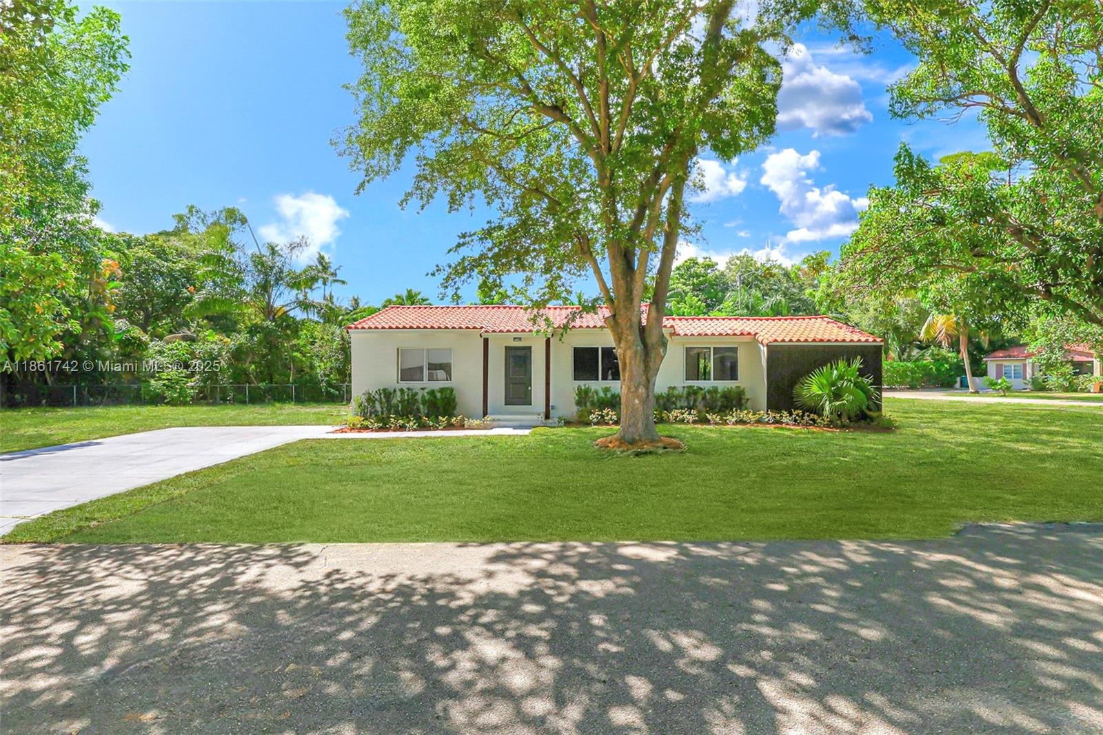 11320 NE 11th Pl, Biscayne Park FL 33161