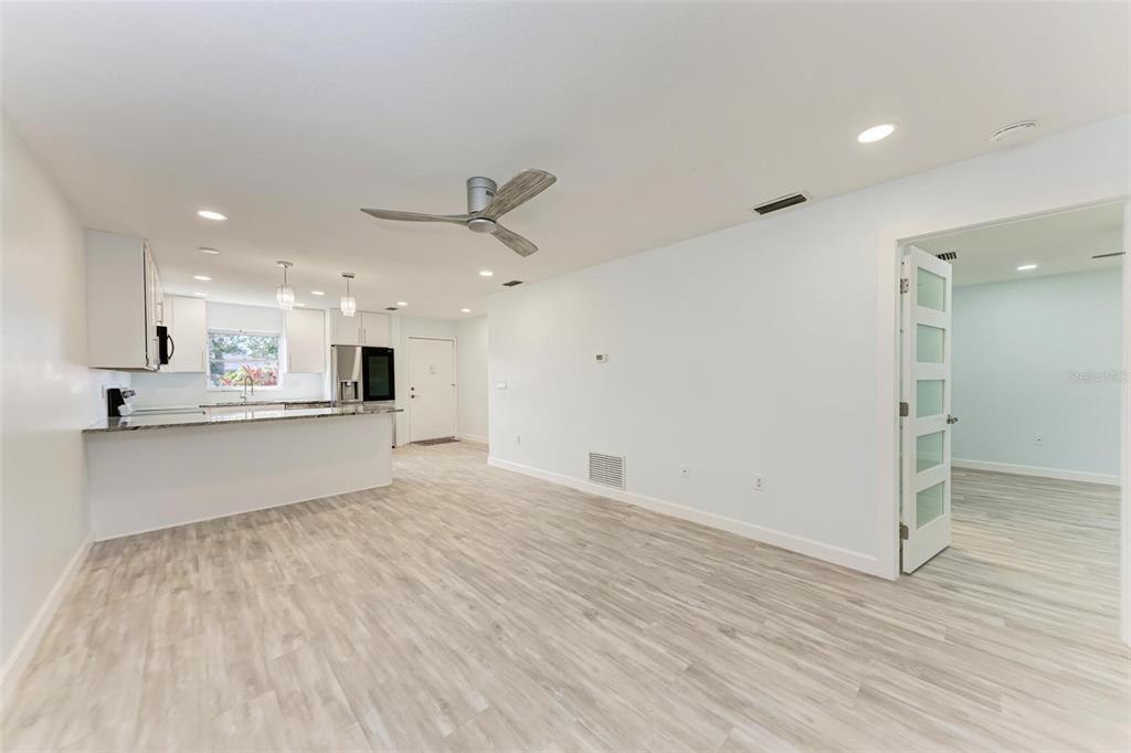 390 301 BOULEVARD W UNIT 8C, BRADENTON, FL — photo 5 of 30