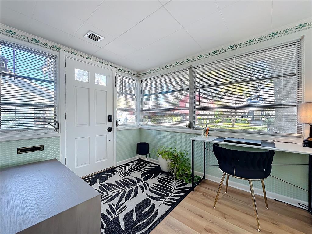 A sunroom features light green walls, a patterned rug, and a desk with a chair — 16 N LAWSONA BOULEVARD, ORLANDO, FL