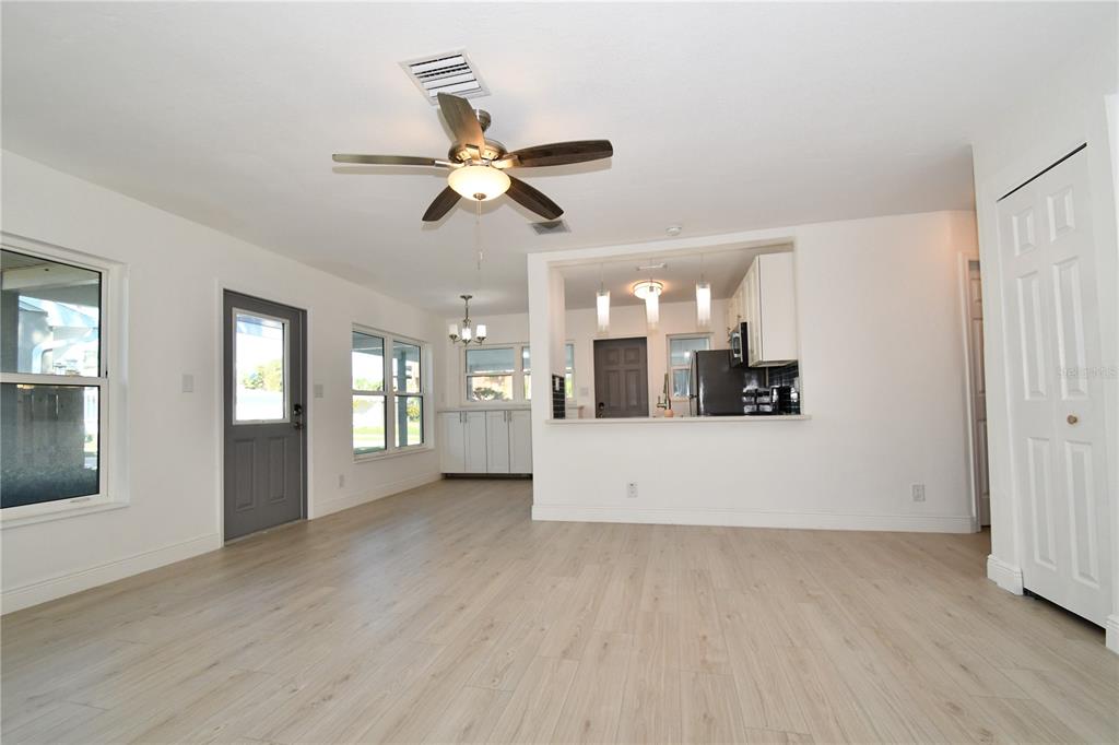 547 TRADE WINDS DRIVE, DUNEDIN, FL — photo 4 of 15