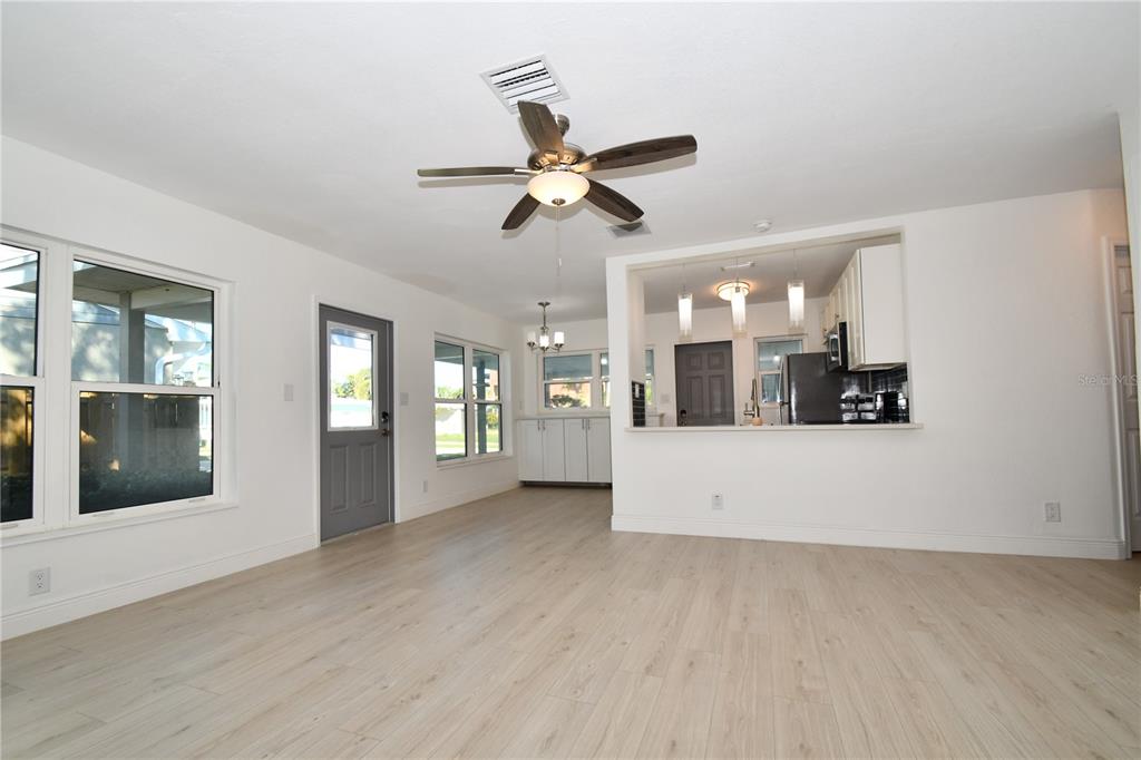 547 TRADE WINDS DRIVE, DUNEDIN, FL — photo 5 of 15
