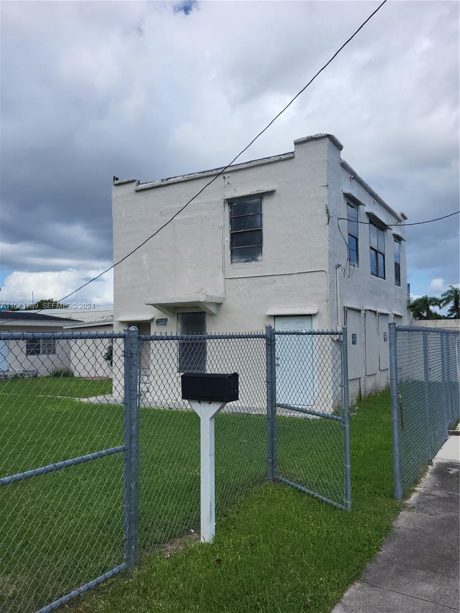 2 Story Building — HOMESTEAD, FL