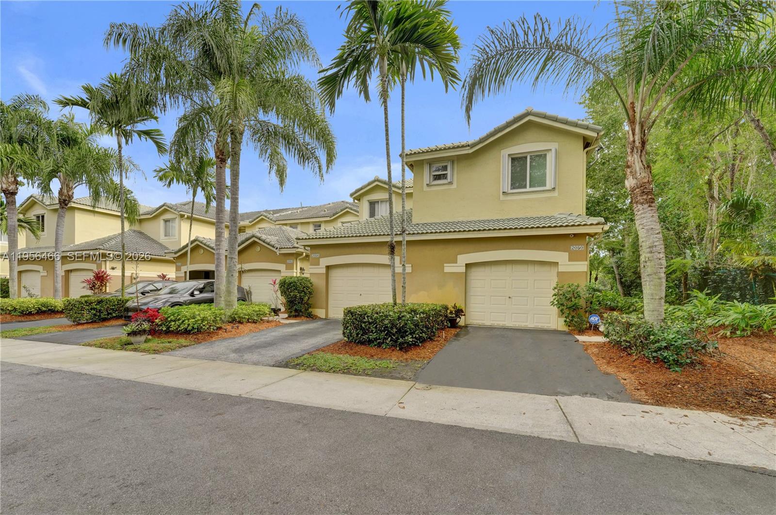 2050 Pasa Verde Ln, Weston FL 33327