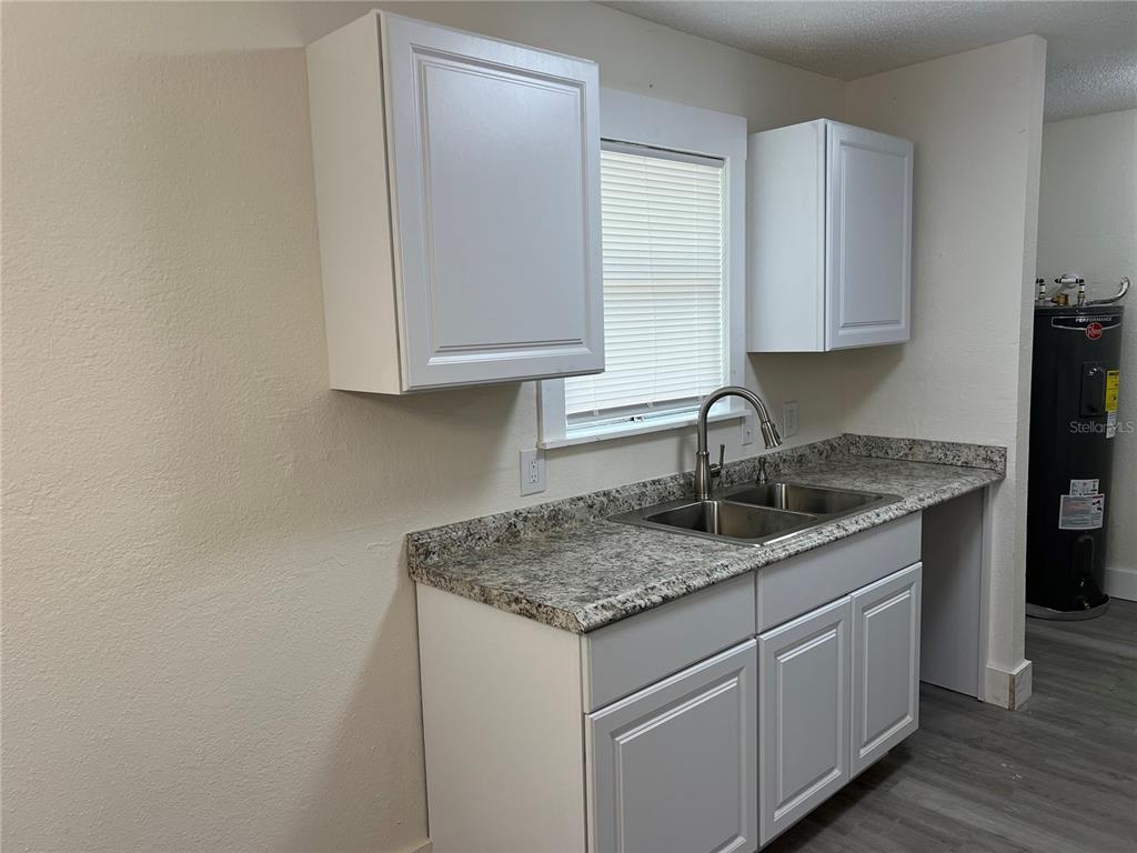 2075 DIXIE AVENUE, SANFORD, FL — photo 2 of 6