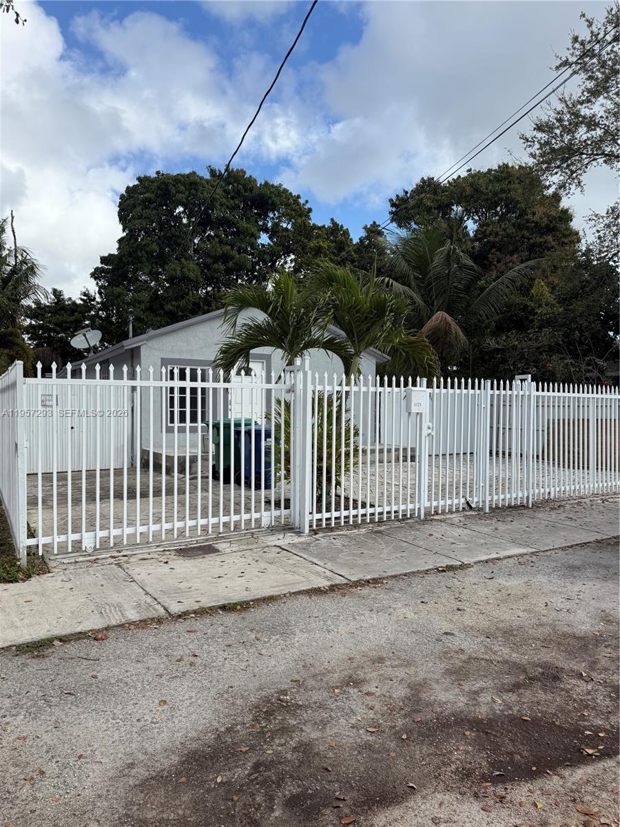 3121 NW 45th St, Miami FL 33142