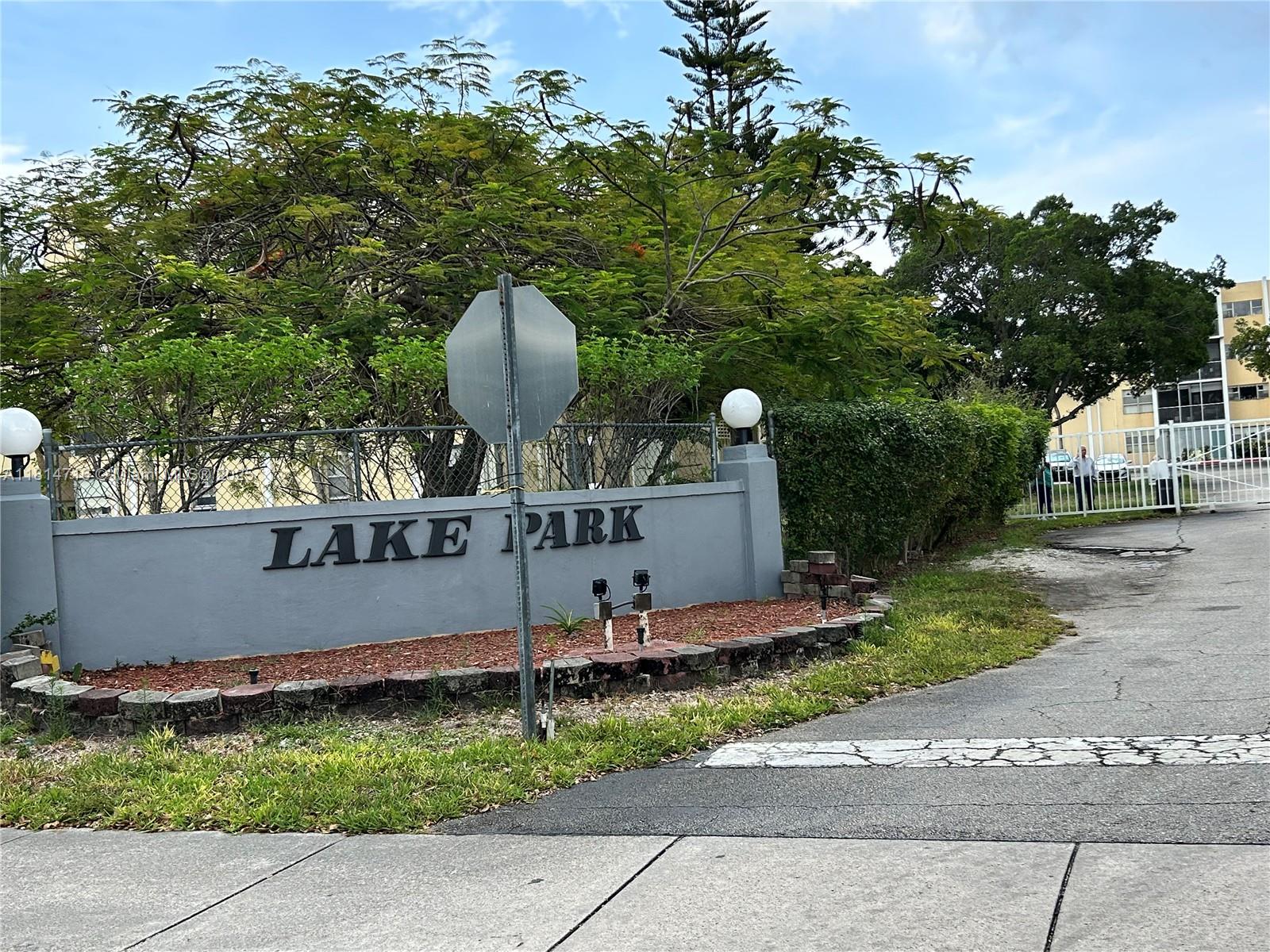 920 NE 199th St Apt 217, Miami FL 33179