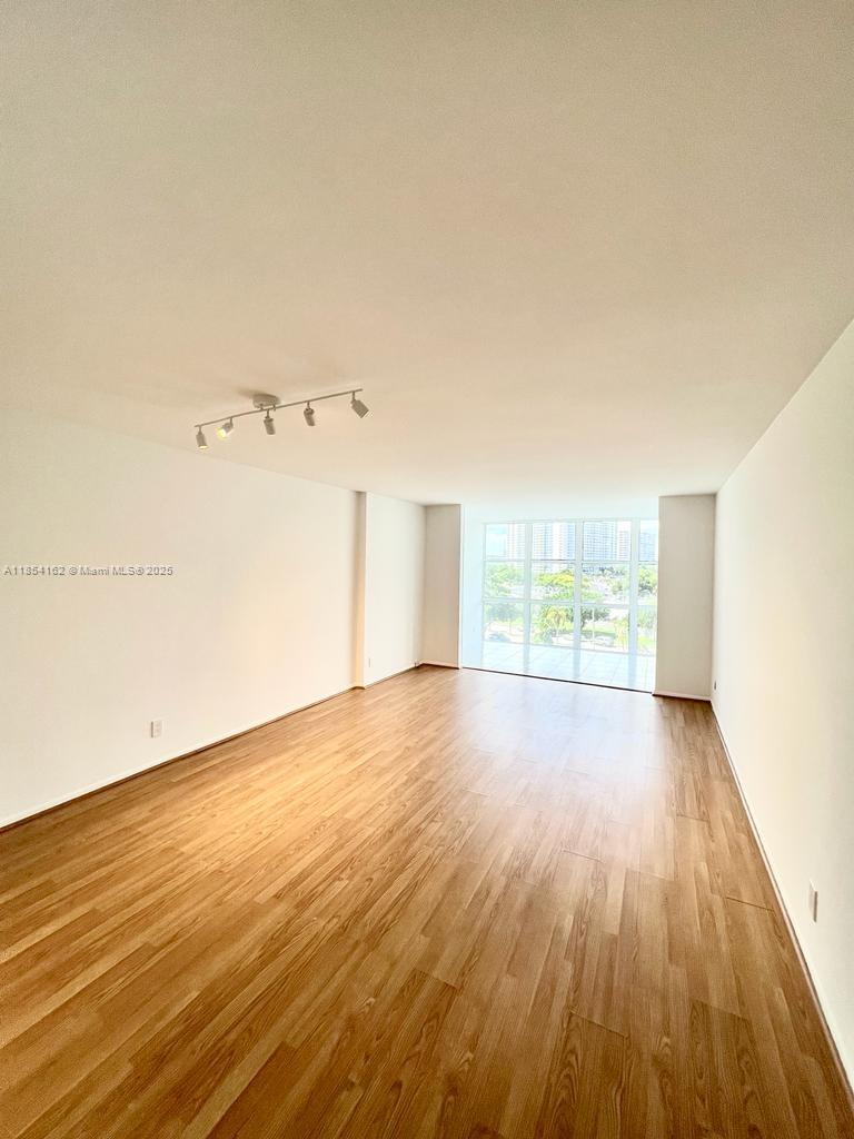 800 Parkview Dr # 605, Hallandale Beach FL 33009