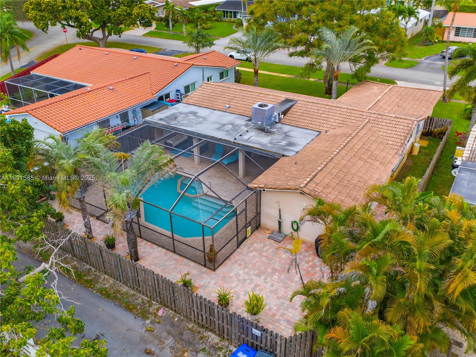 5124 Mckinley St, Hollywood FL 33021