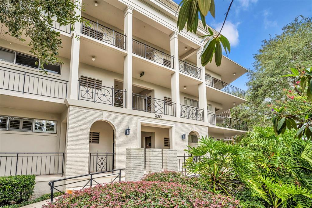 700 MELROSE AVENUE UNIT J1