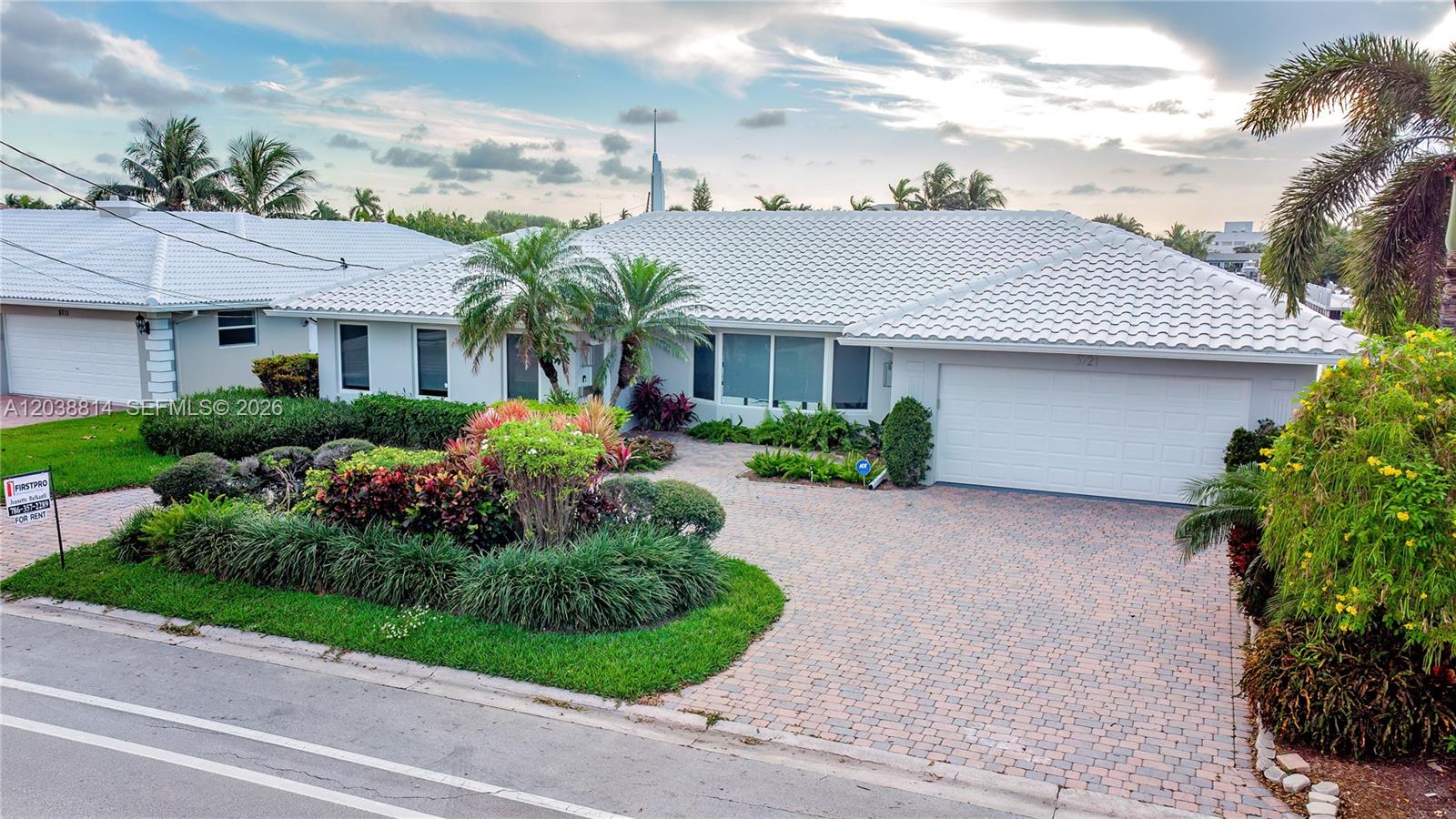 5721 Bayview Dr, Fort Lauderdale FL 33308
