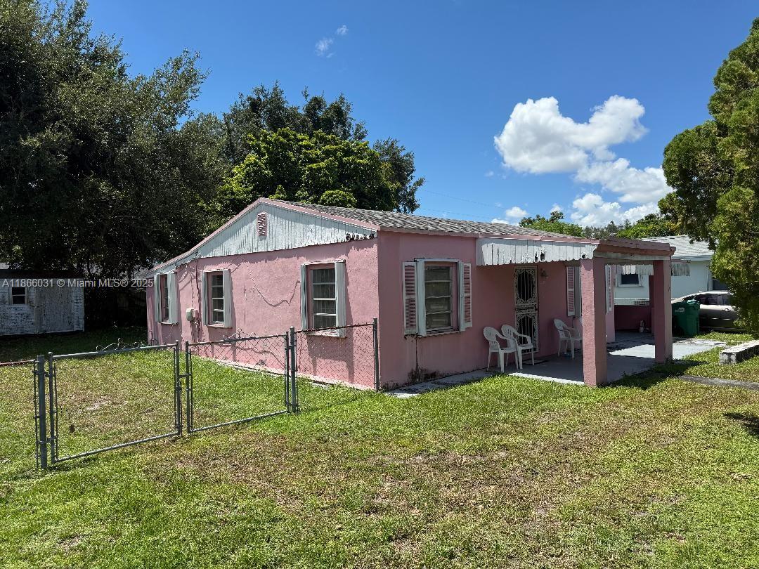 2370 NW 96th St, Miami FL 33147