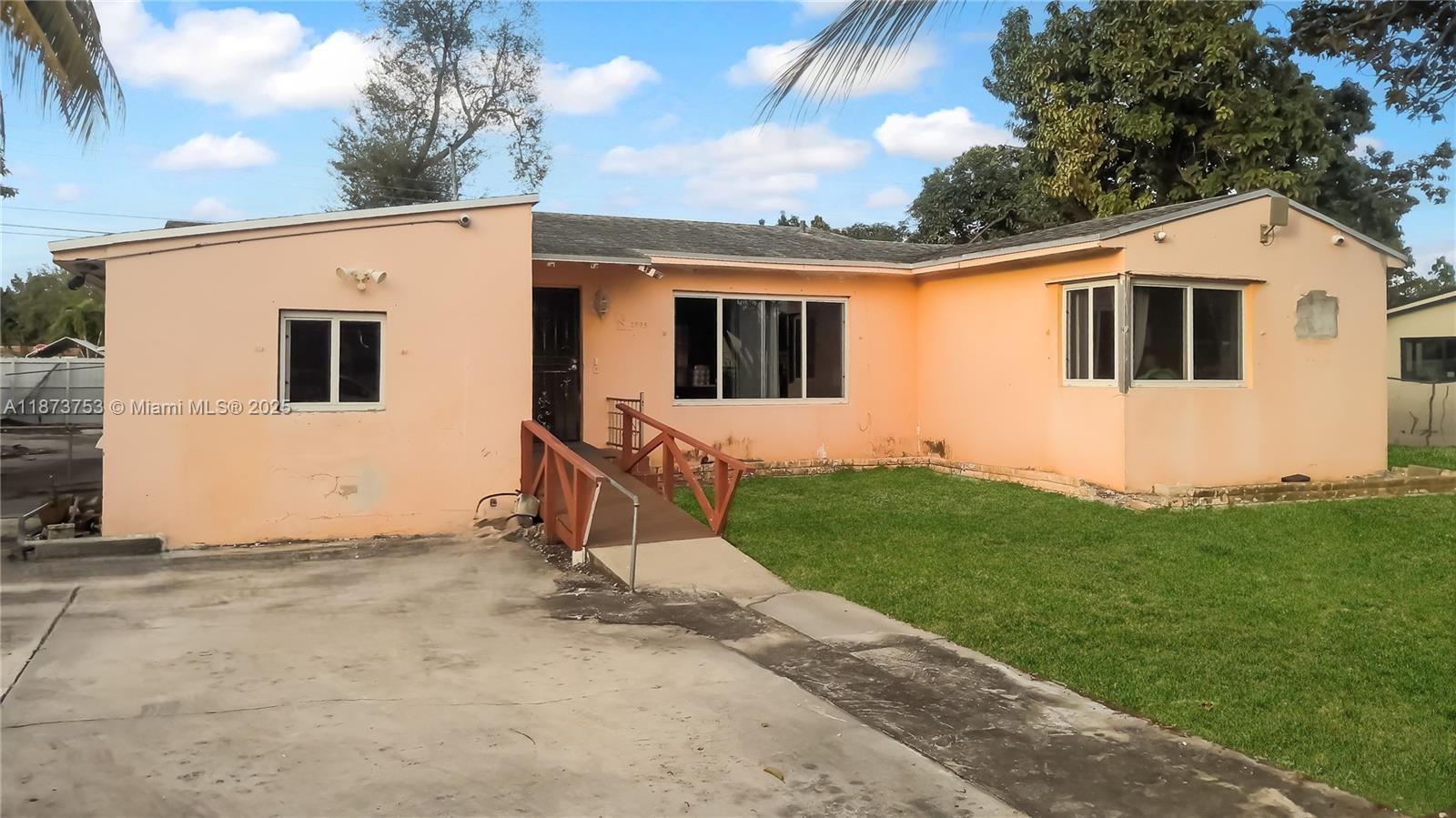 2995 NW 88th St, Miami FL 33147