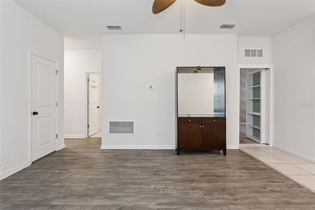 This is a floor plan for a single-story home with a garage and screened patio — 2059 CADES COVE WAY, DELAND, FL