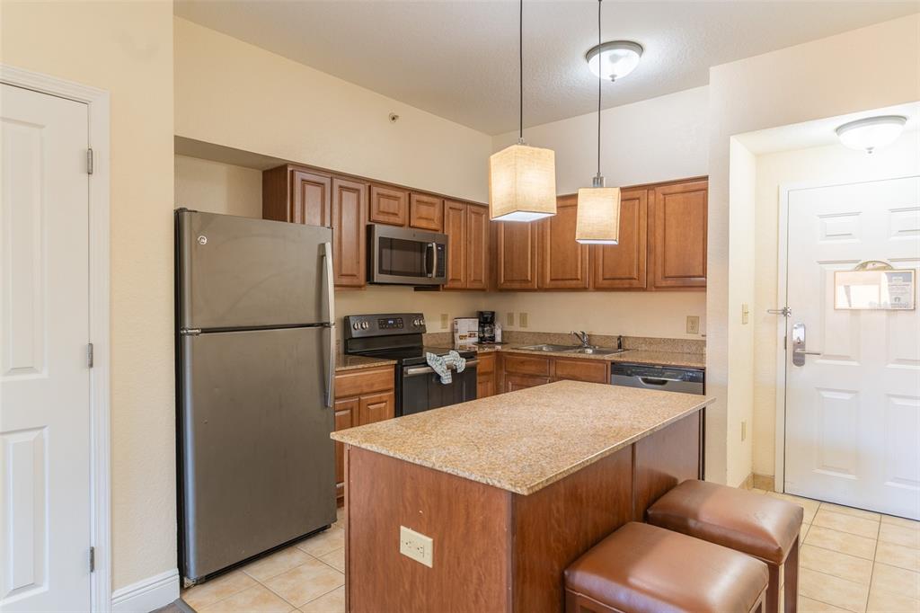 12521 FLORIDAYS RESORT DRIVE UNIT 211F, ORLANDO, FL — photo 3 of 22