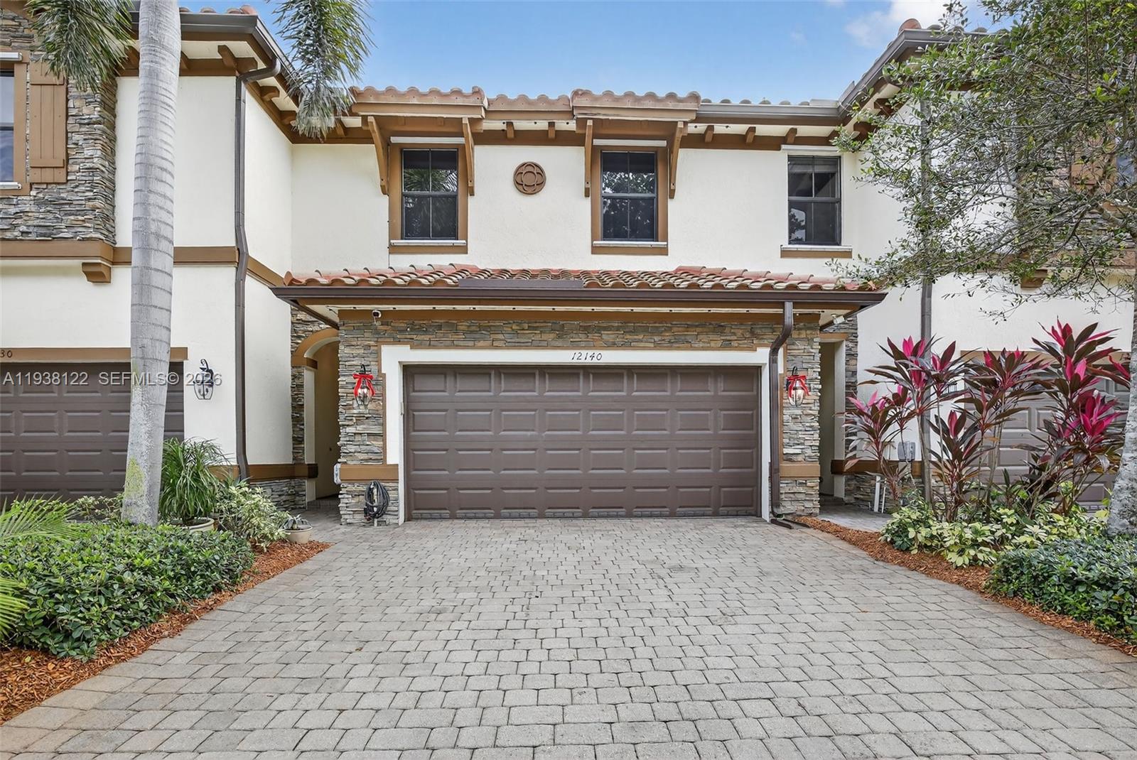 12140 Village Pl, Davie FL 33325