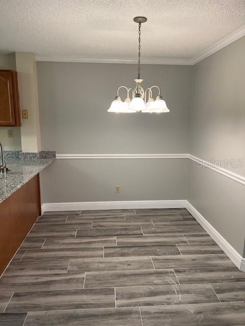 A dining area features gray walls, white chair rail molding, and wood-look tile flooring — 14810 PAR CLUB CIRCLE, TAMPA, FL