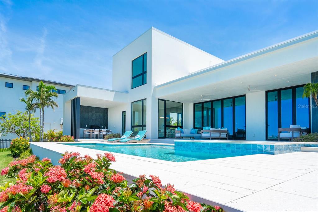 622 BAYSHORE DRIVE