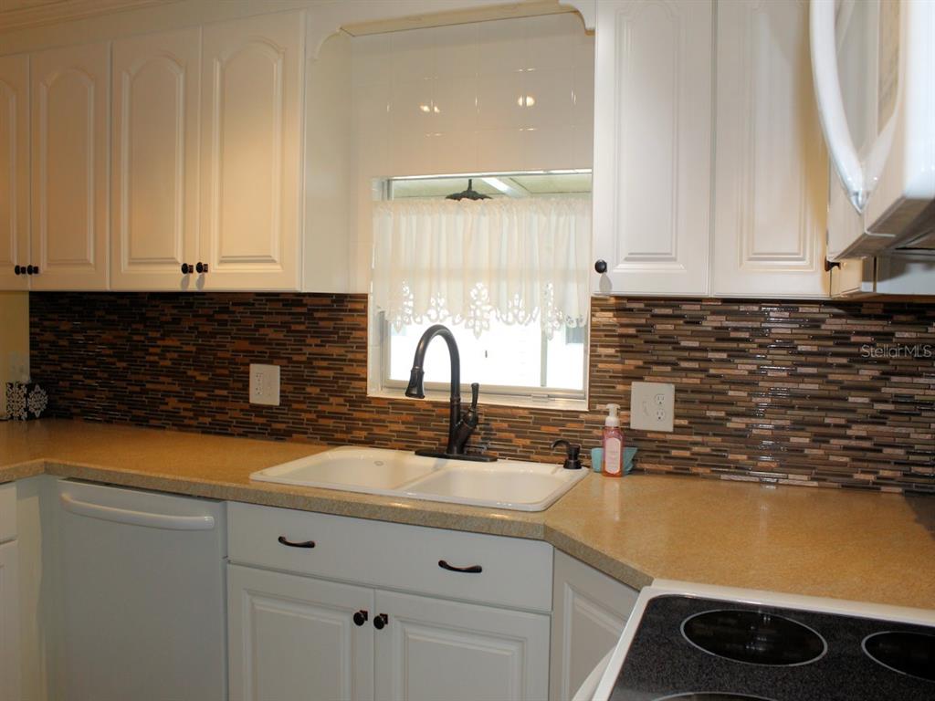 92 THATCH PALM STREET E, LARGO, FL — photo 3 of 15