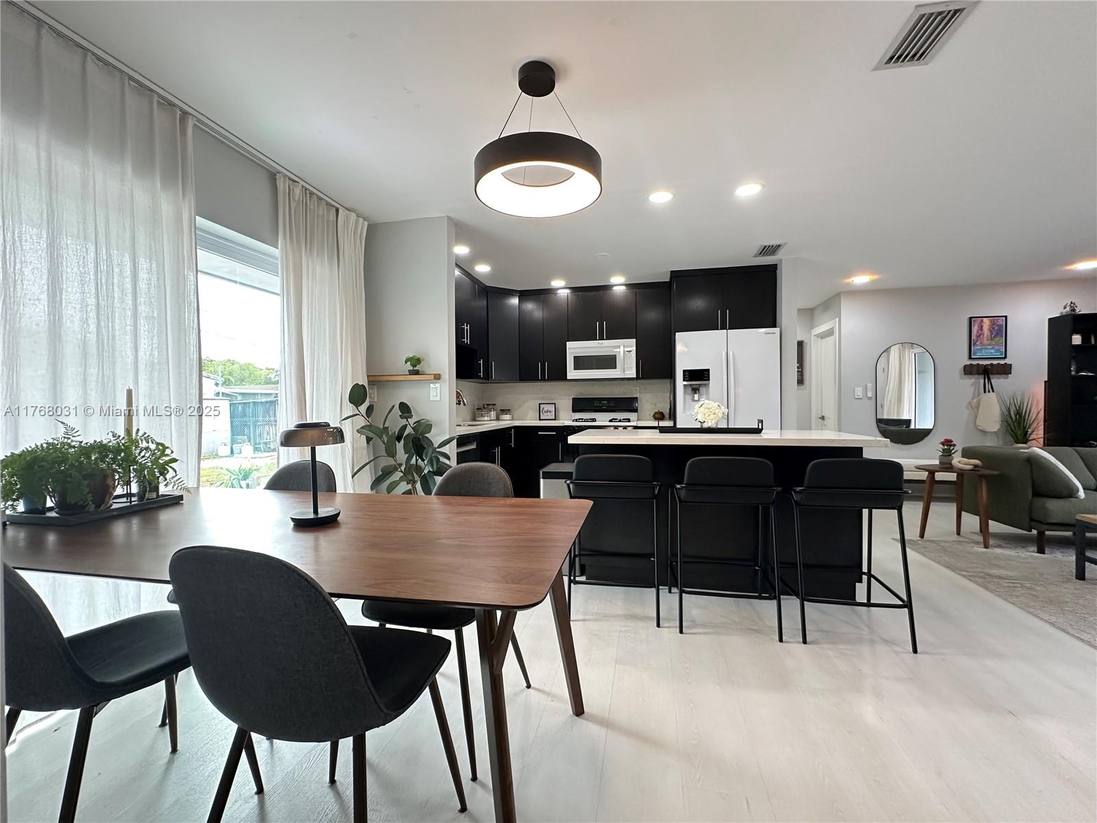 2001 N 31st Rd, Hollywood FL 33021
