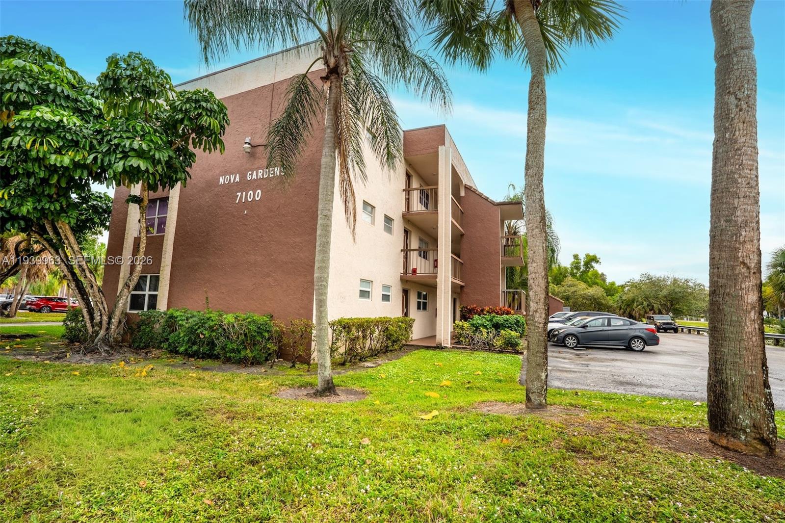 7100 Nova Dr # 203A, Davie FL 33317