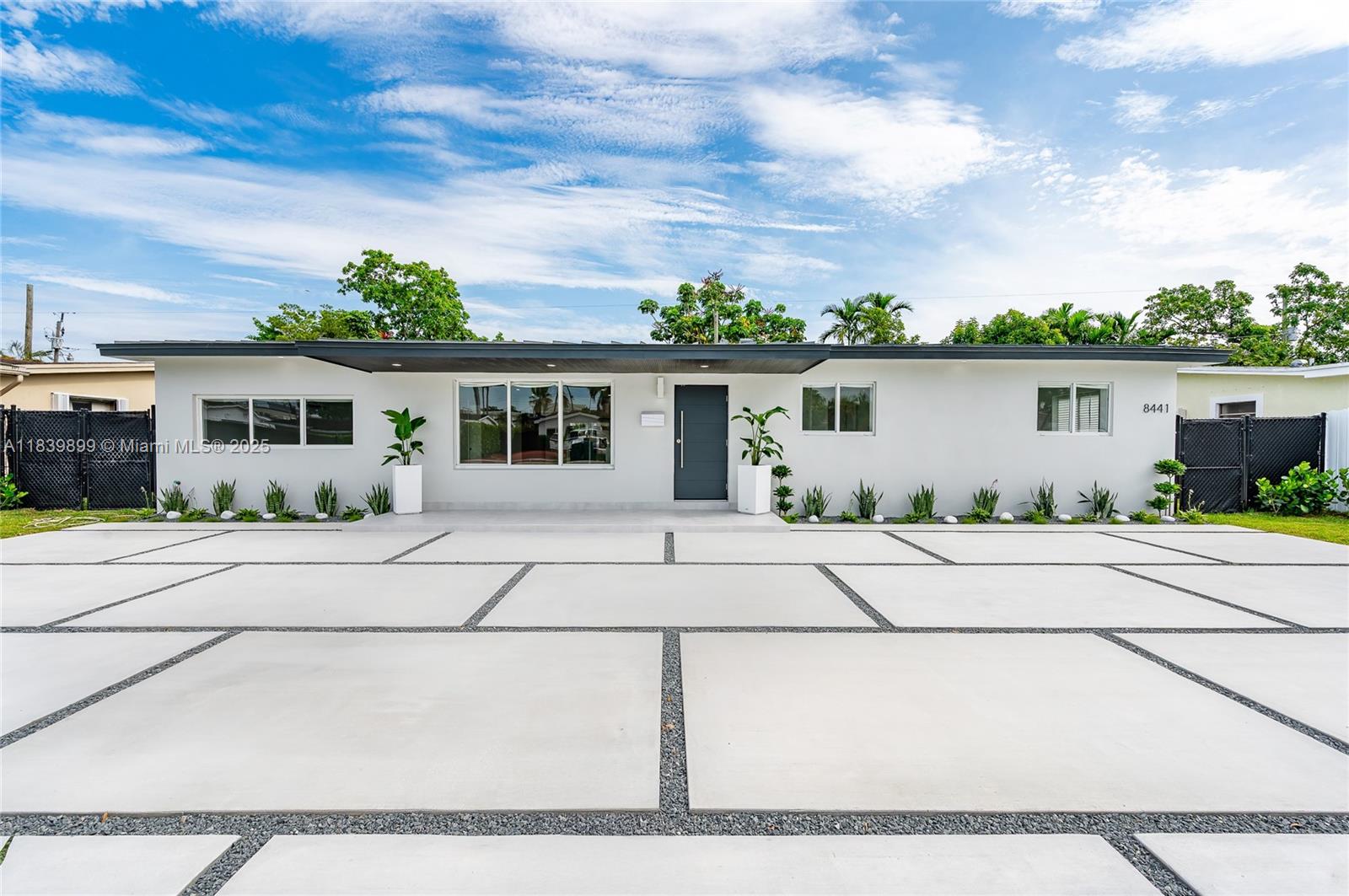 8441 SW 21st St, Miami FL 33155