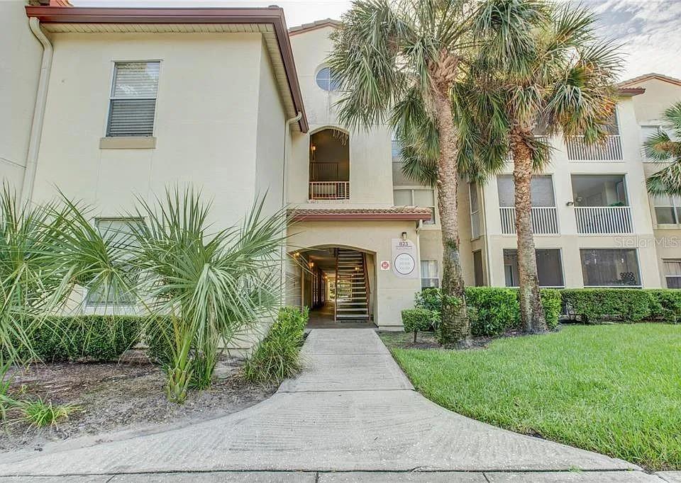 823 CAMARGO WAY UNIT 105