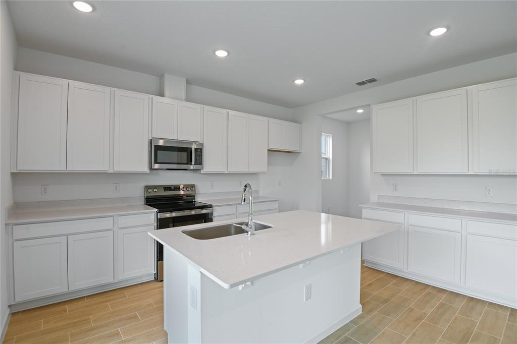 1035 WISTERIA WAY, DUNDEE, FL — photo 4 of 24