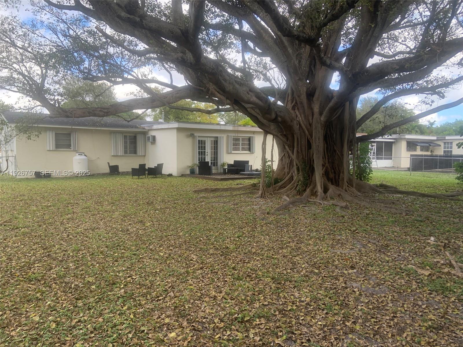 1420 North Dr, Miami FL 33179