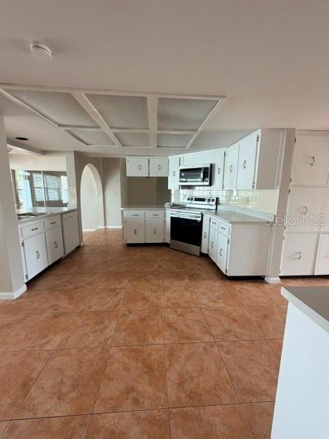 527 WAYFARER DRIVE, TARPON SPRINGS, FL — photo 4 of 6