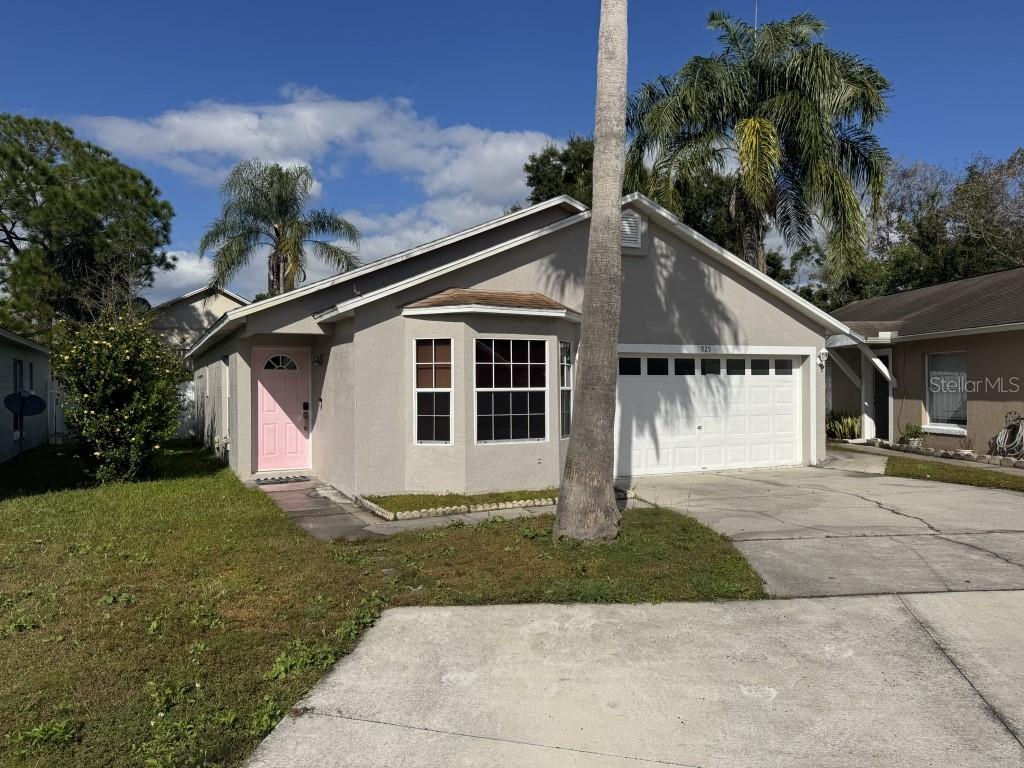 925 VISTA PALMA WAY