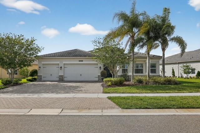 2471 COCO PALM CIRCLE
