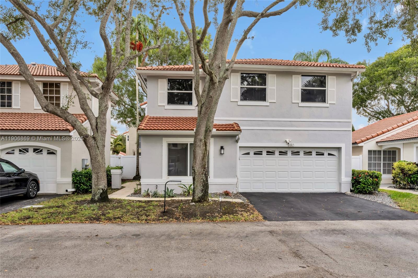 880 Garnet Cir, Weston FL 33326
