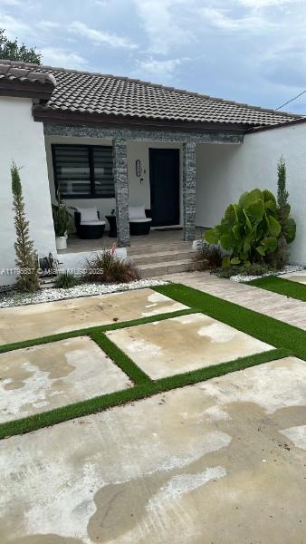 1218 NW 41st St, Miami FL 33142