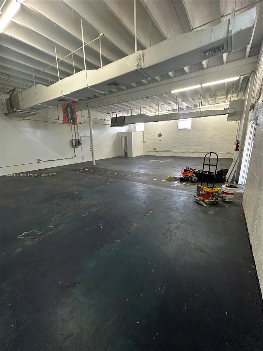 3215 NW 7th St, Miami FL 33125
