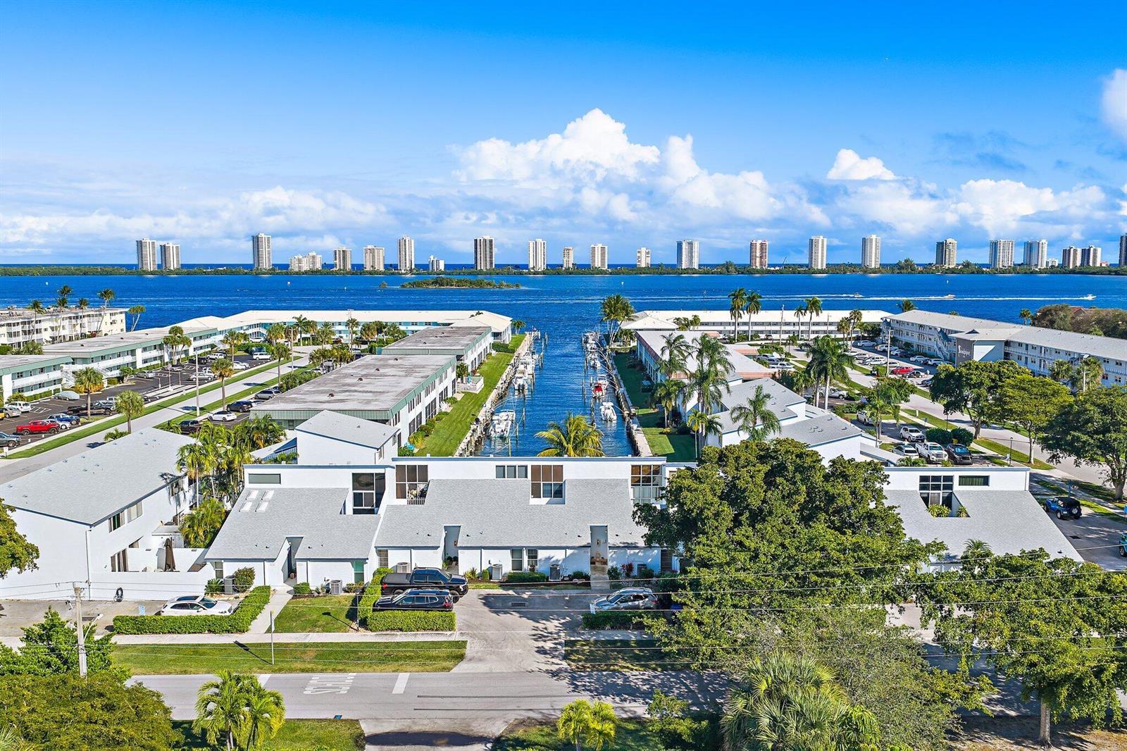 118 Castlewood Drive # 123, North Palm Beach FL 33408