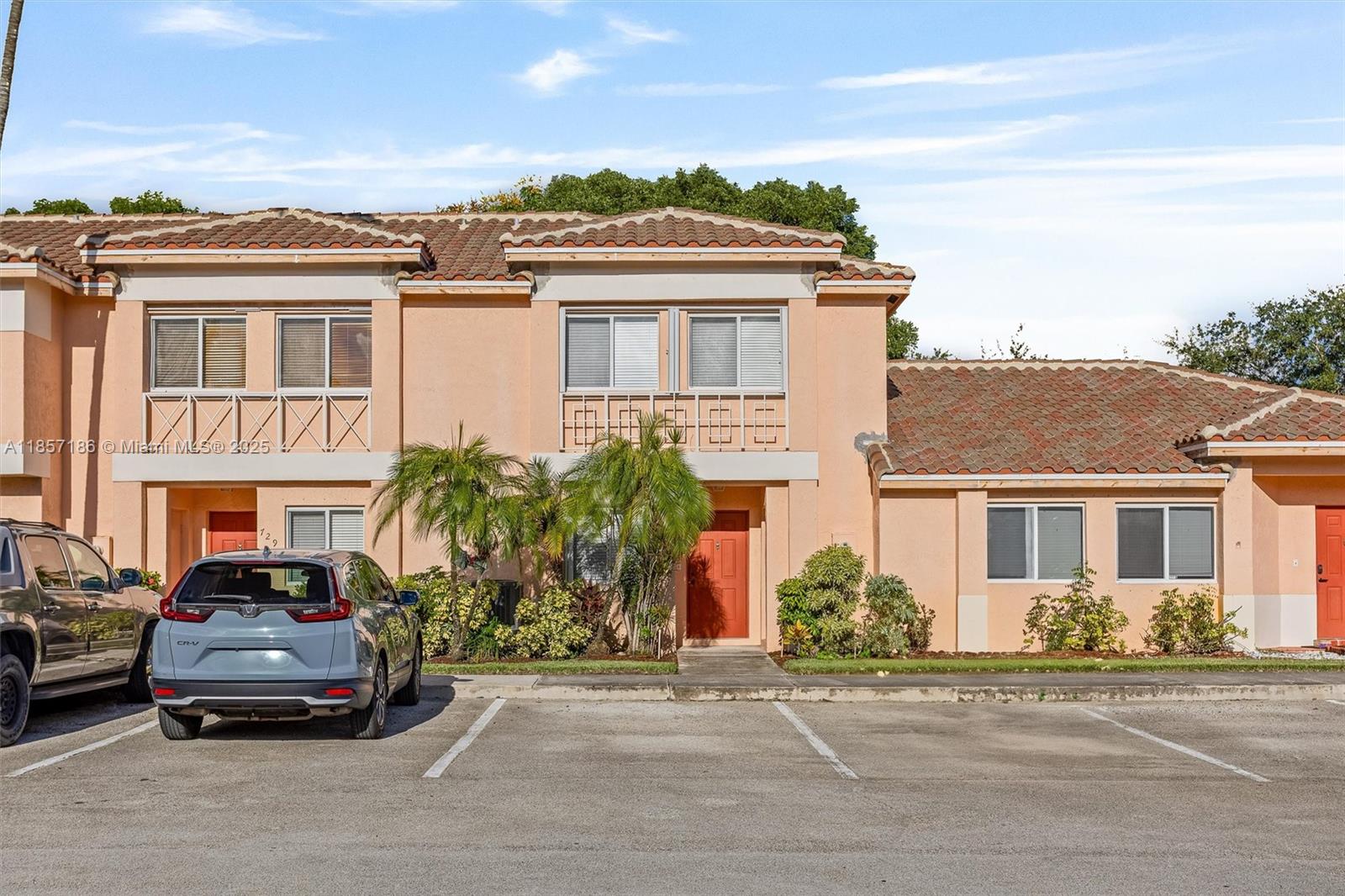 719 NW 208th Way, Pembroke Pines FL 33029