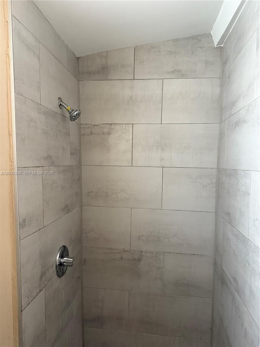 41 SW 7th Ave # 1, Dania Beach FL 33004