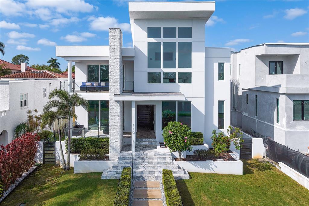 110 PALMERA BOULEVARD NE