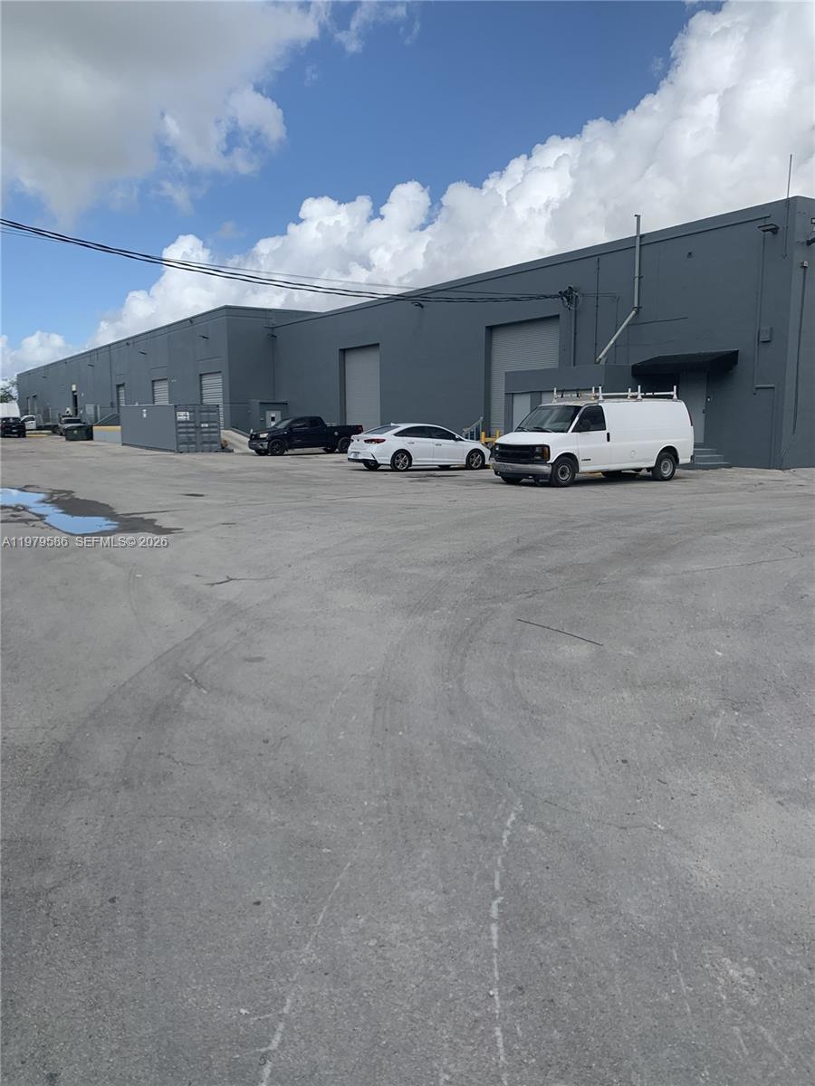 HOMESTEAD, FL — photo 2 of 3