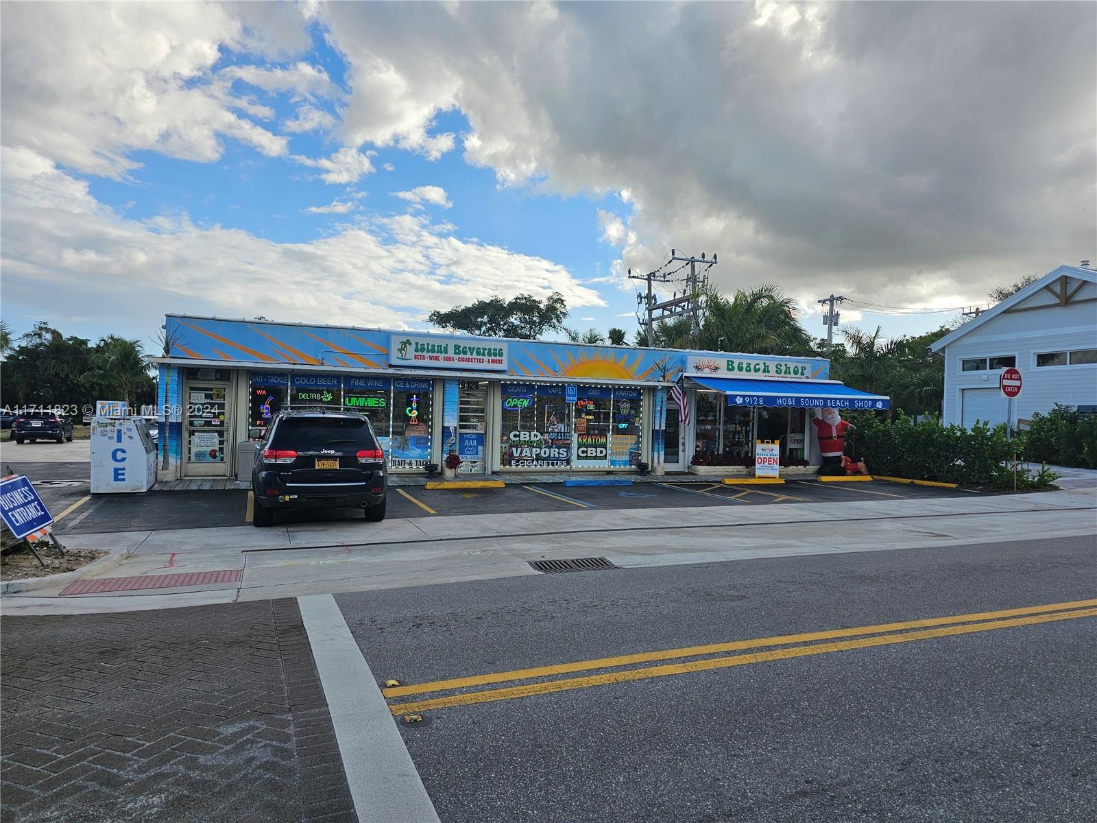 9128 SE Bridge Rd, Hobe Sound FL 33455