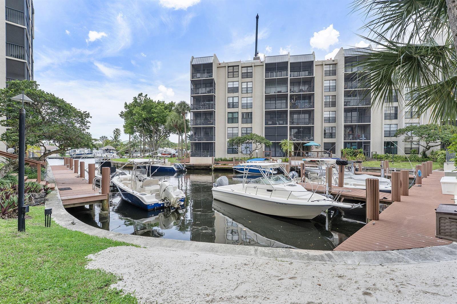 20 Royal Palm Way # 2060, Boca Raton FL 33432